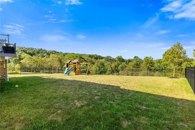 313 Crest Ln gallery image 23