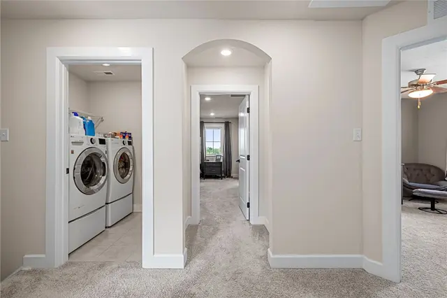 313 Crest Ln gallery image 26