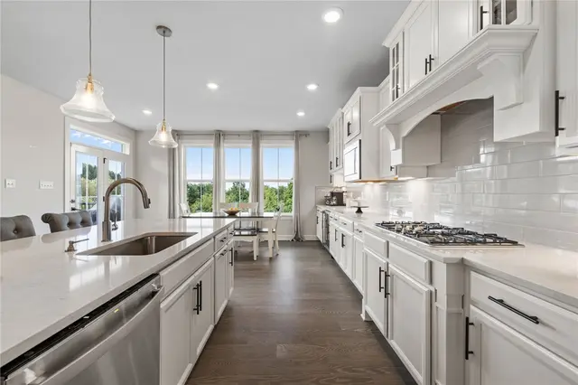 313 Crest Ln gallery image 31