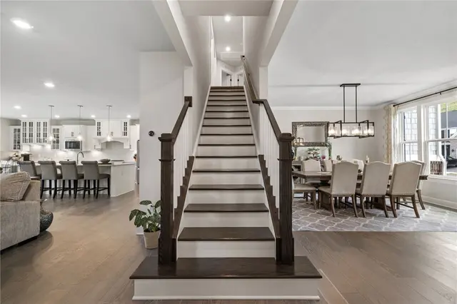 313 Crest Ln gallery image 34