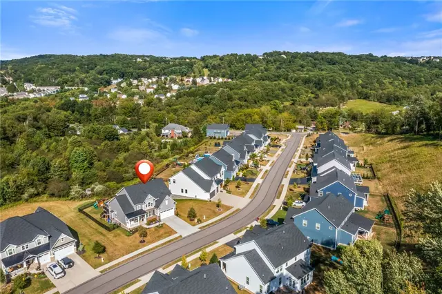 313 Crest Ln gallery image 35
