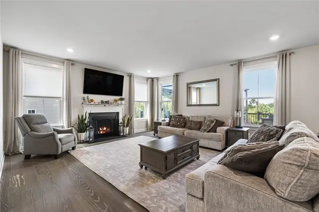 313 Crest Ln gallery image 37