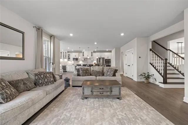 313 Crest Ln gallery image 39