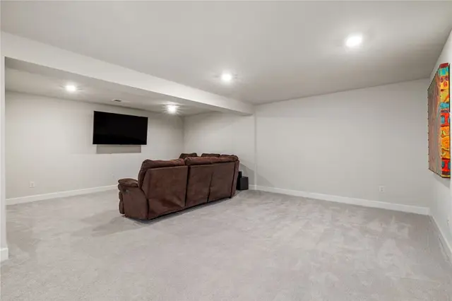 313 Crest Ln gallery image 44