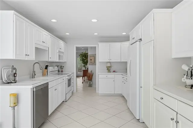 313 Luke Ct gallery image 4