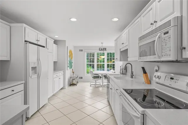 313 Luke Ct gallery image 13