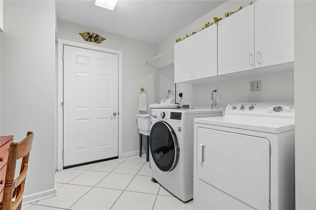313 Luke Ct gallery image 15