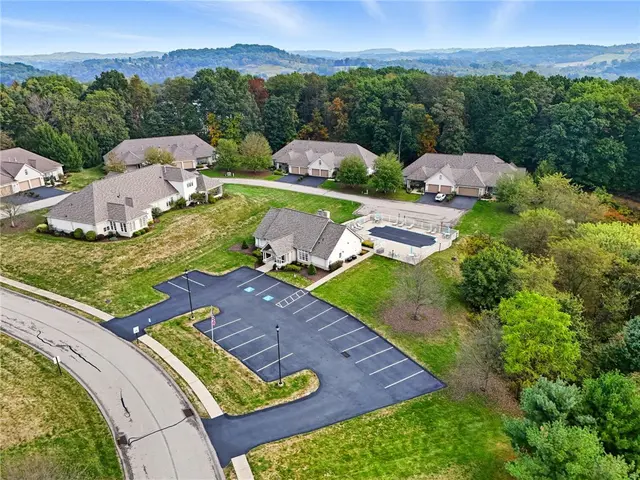 313 Luke Ct gallery image 23