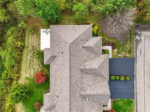 313 Luke Ct gallery image 32