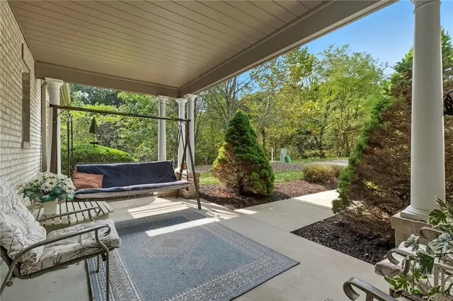 313 Luke Ct gallery image 35
