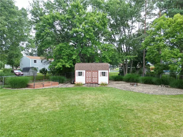 313 Meadow Dr gallery image 7