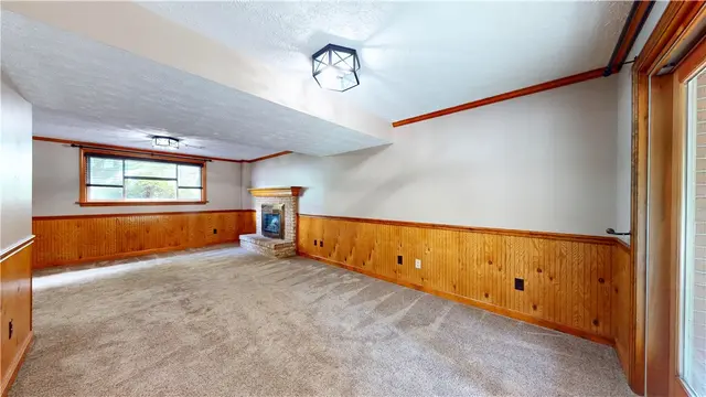 313 Meadow Dr gallery image 8