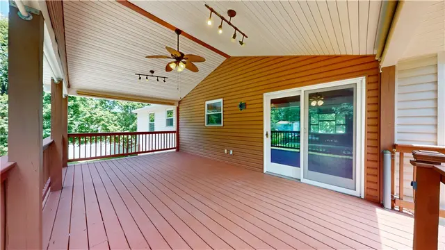 313 Meadow Dr gallery image 17