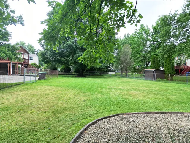 313 Meadow Dr gallery image 19