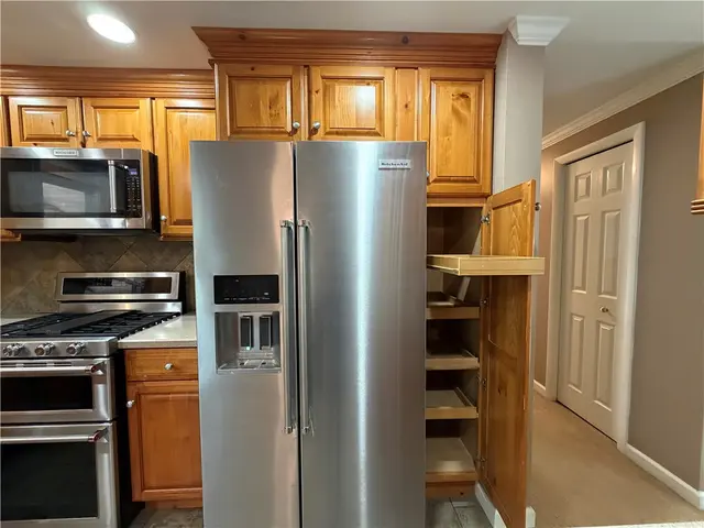 313 Meadow Dr gallery image 21