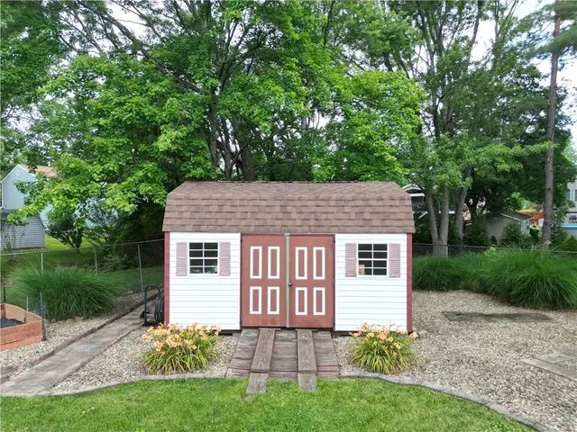 313 Meadow Dr gallery image 30