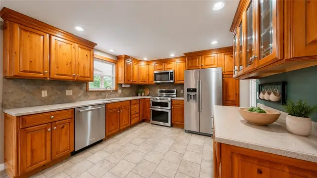 313 Meadow Dr gallery image 31