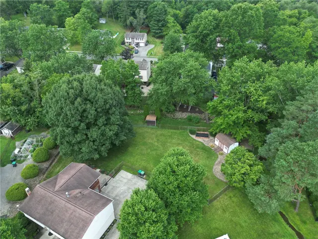 313 Meadow Dr gallery image 37