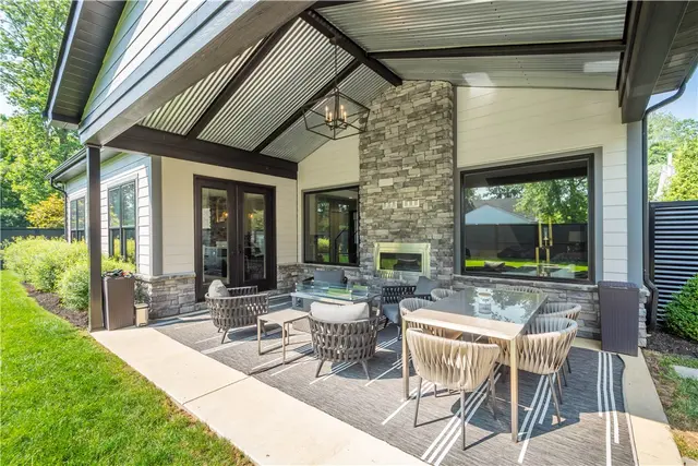 313 Nicholas Pl gallery image 3