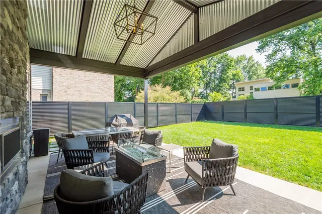 313 Nicholas Pl gallery image 4