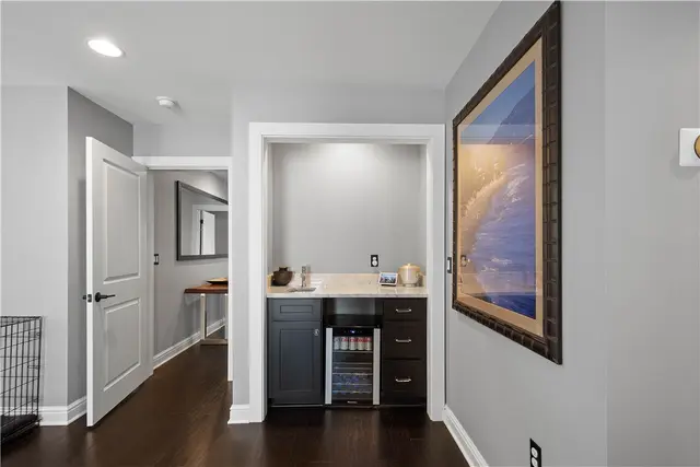 313 Nicholas Pl gallery image 9