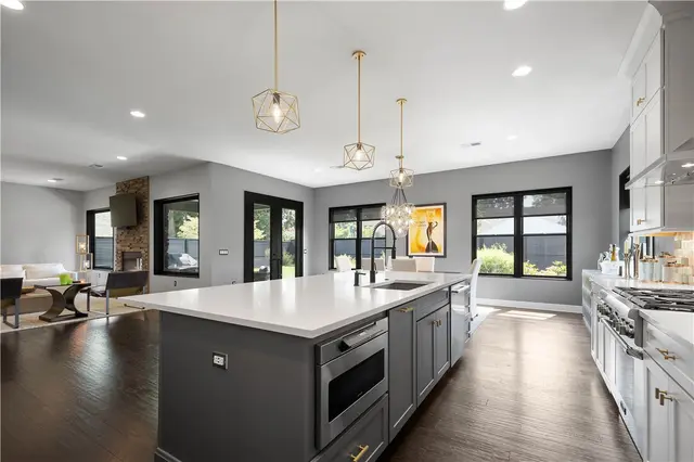 313 Nicholas Pl gallery image 11