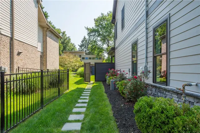 313 Nicholas Pl gallery image 13