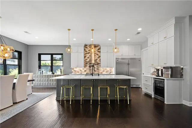 313 Nicholas Pl gallery image 14