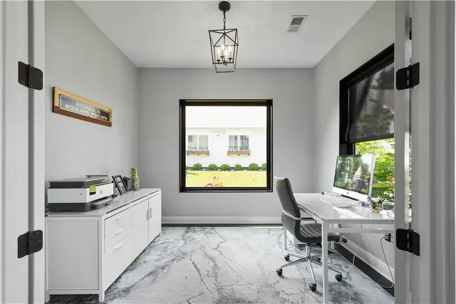 313 Nicholas Pl gallery image 15