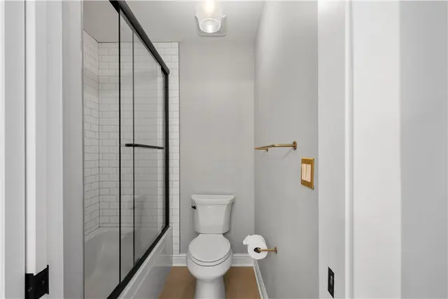 313 Nicholas Pl gallery image 16