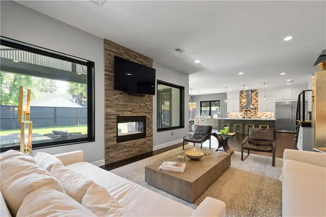 313 Nicholas Pl gallery image 18