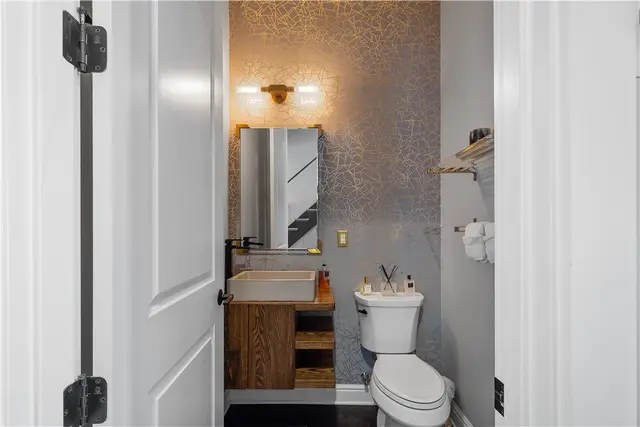 313 Nicholas Pl gallery image 21
