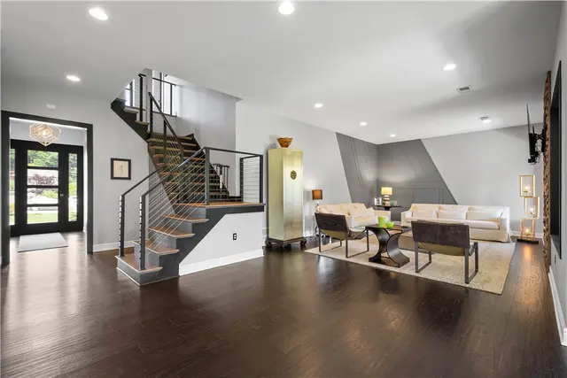 313 Nicholas Pl gallery image 22