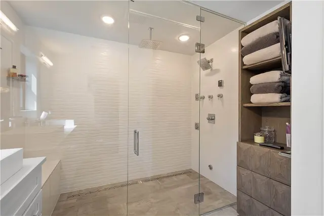 313 Nicholas Pl gallery image 23