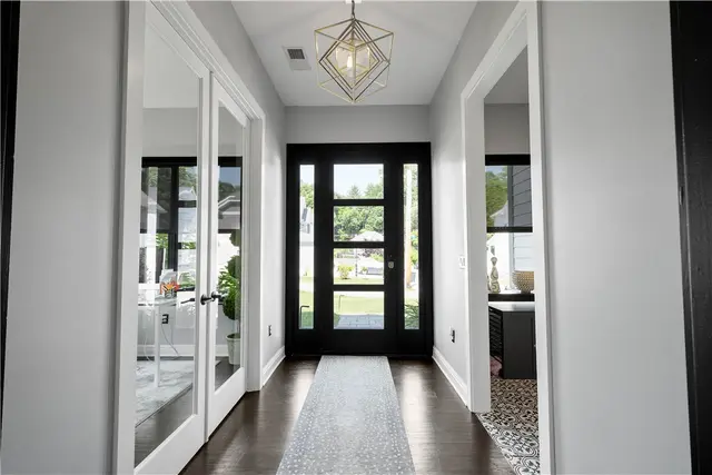 313 Nicholas Pl gallery image 26