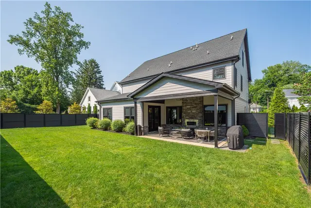 313 Nicholas Pl gallery image 31