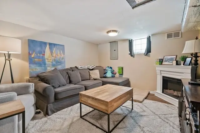3130 E Hardies Rd gallery image 17