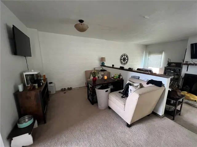 3133 Camberly Dr gallery image 11