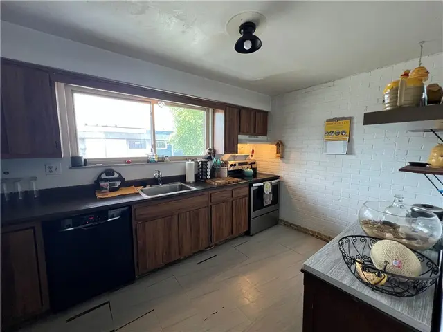3133 Camberly Dr gallery image 18