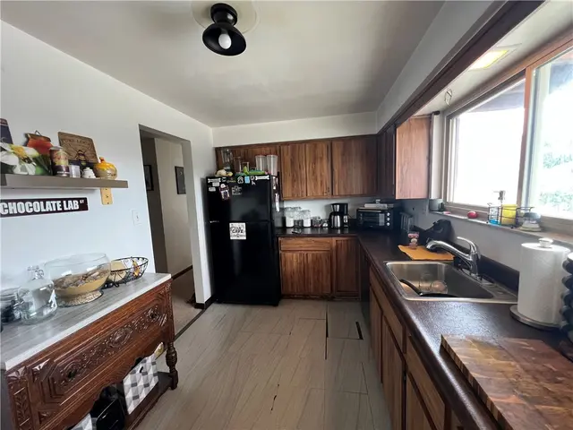 3133 Camberly Dr gallery image 19