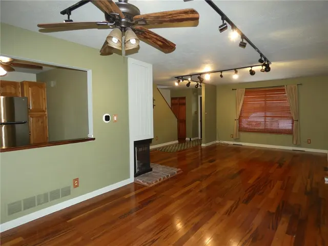 3134 Camberly Drive gallery image 3