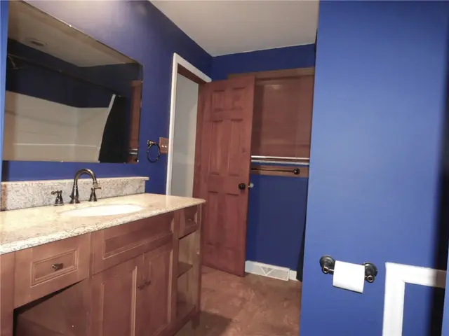3134 Camberly Drive gallery image 4