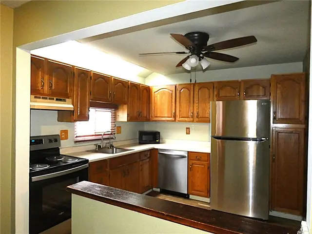 3134 Camberly Drive gallery image 7