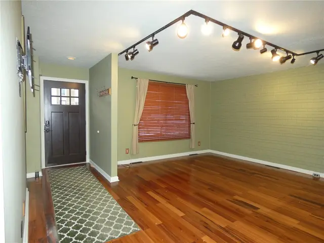 3134 Camberly Drive gallery image 8
