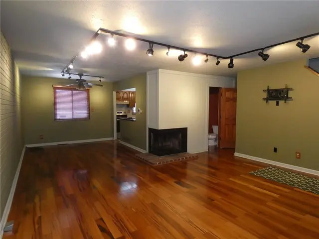 3134 Camberly Drive gallery image 13