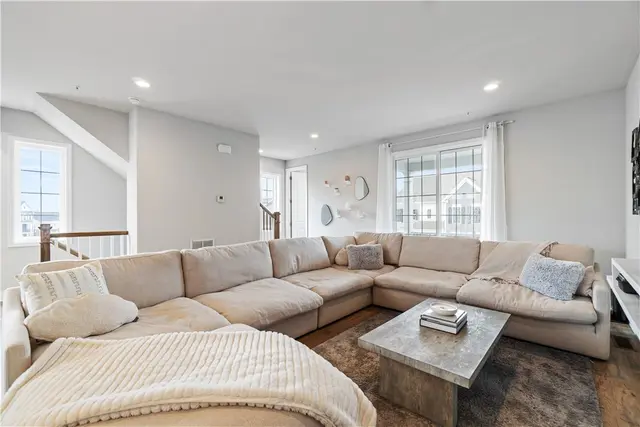 314 Harlequin St gallery image 5