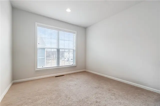 314 Harlequin St gallery image 6