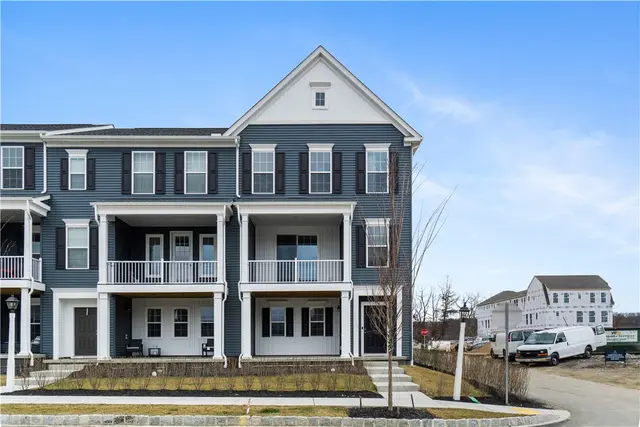 314 Harlequin St gallery image 17