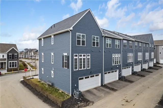 314 Harlequin St gallery image 22