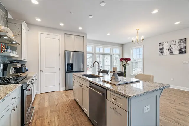 314 Harlequin St gallery image 23